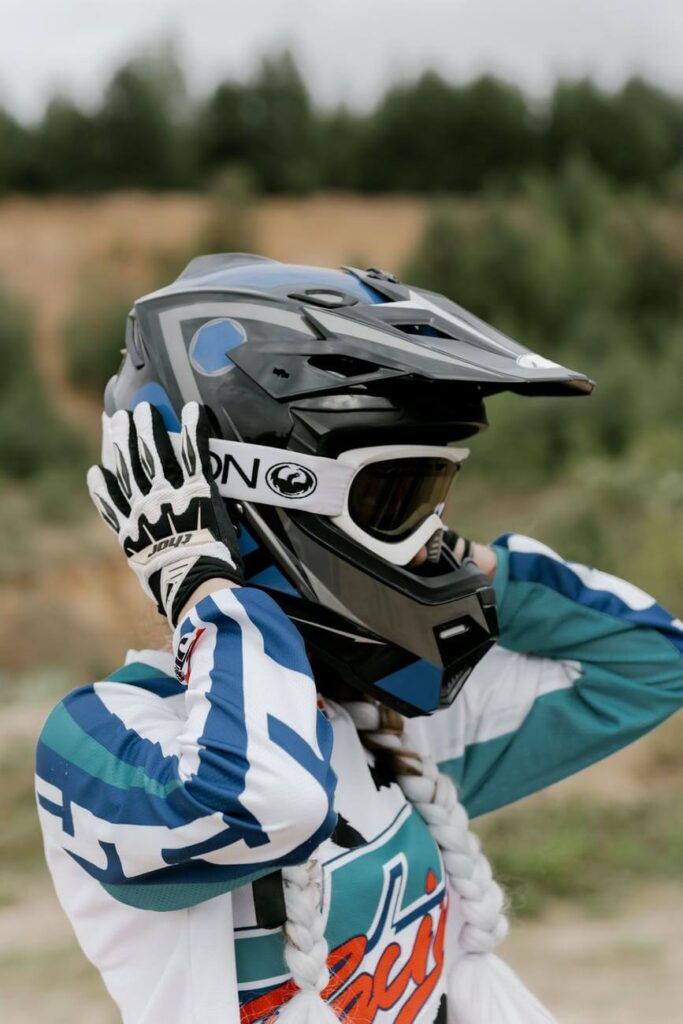 How can I make my helmet tighter?