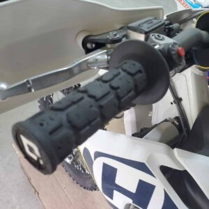 how to change dirt bike grips