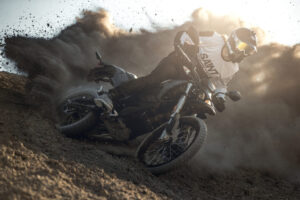 automatic vs manual dirt bike