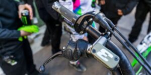 dirt bike twist vs thumb throttles