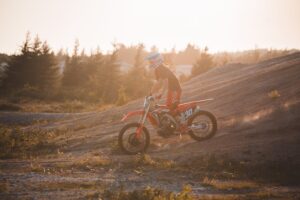 how to stand on dirt bikes